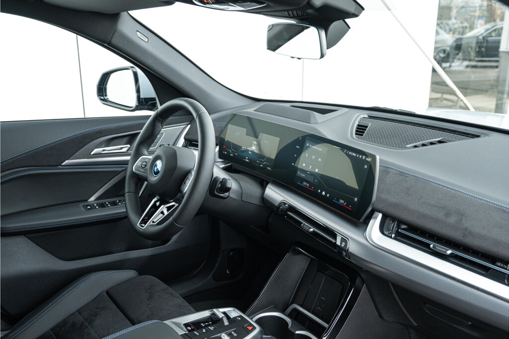 BMW iX2 16