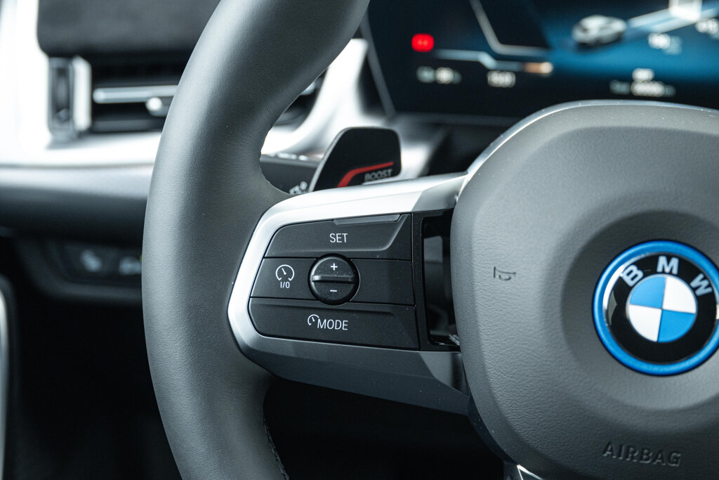 BMW iX2 36