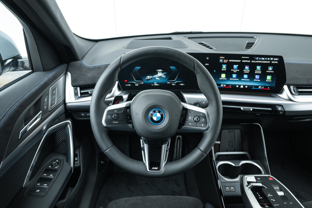 BMW iX2 38
