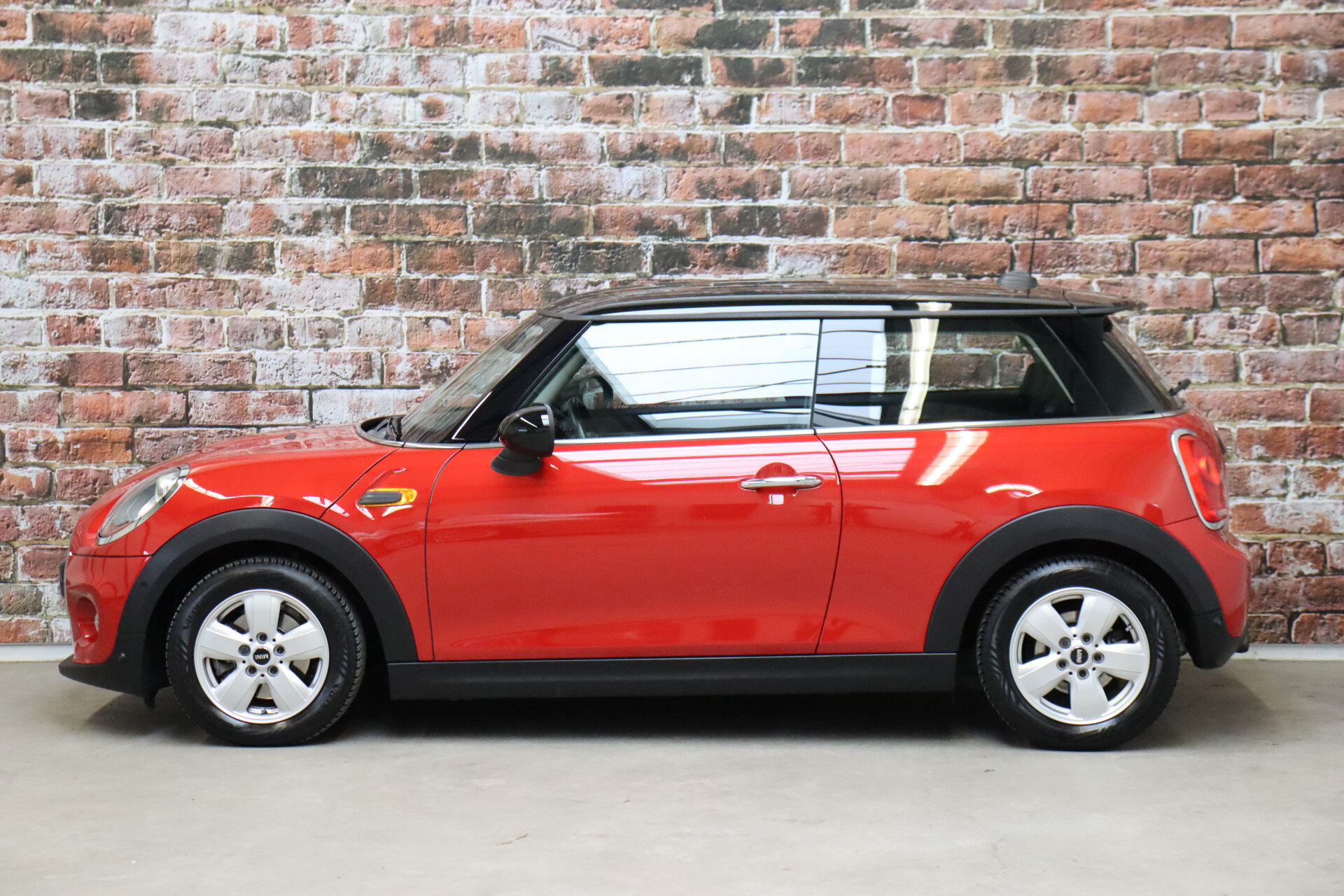 MINI Cooper Hatchback Pepper Business Automaat 3 deurs - Afbeelding 3