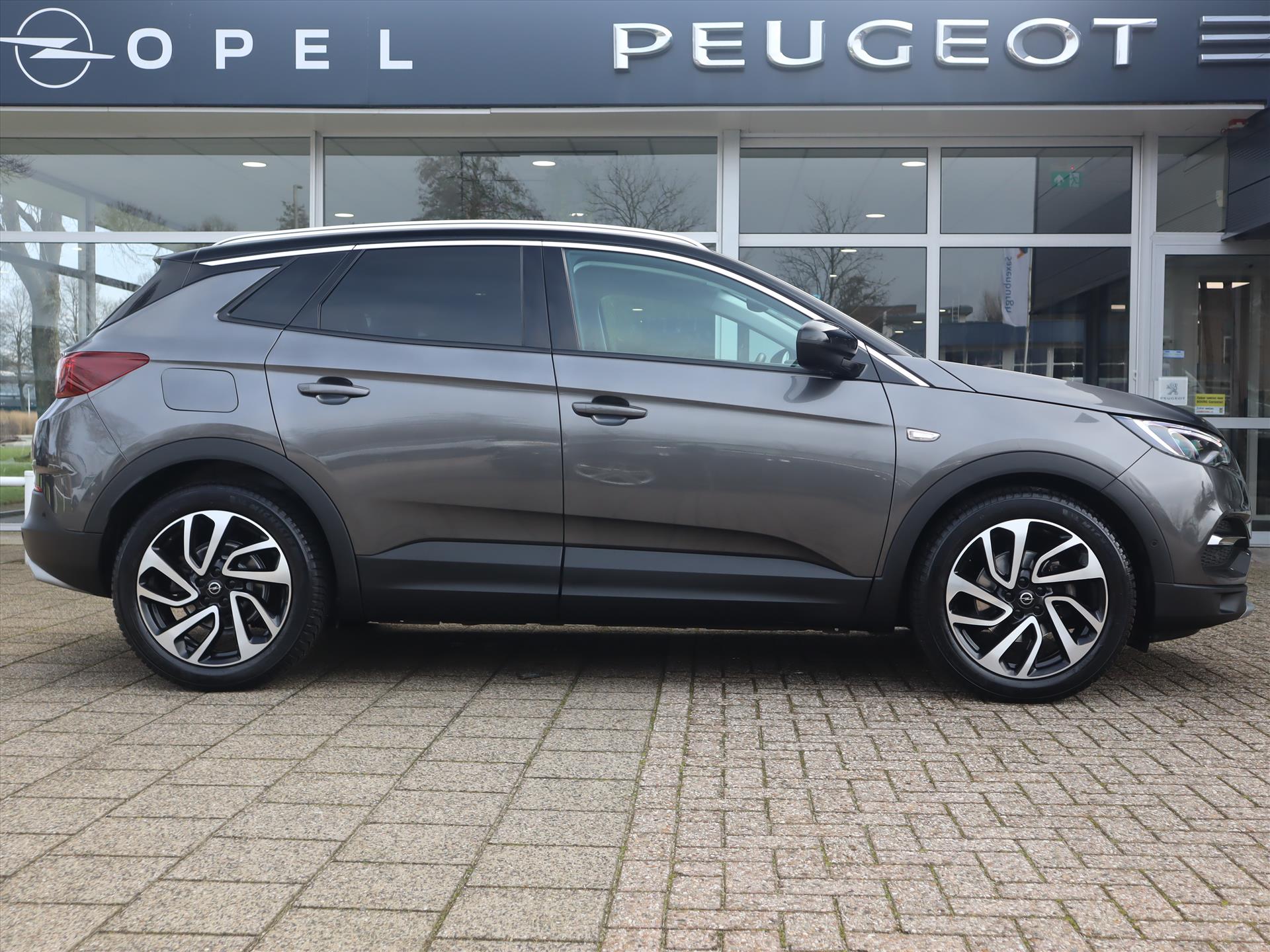 Opel Grandland X 1.6 Turbo 180PK S&S Automaat Ultimate, Rijklaarprijs, Leder Trekhaak afn. Camera voor en achter Navigatie - Afbeelding 3