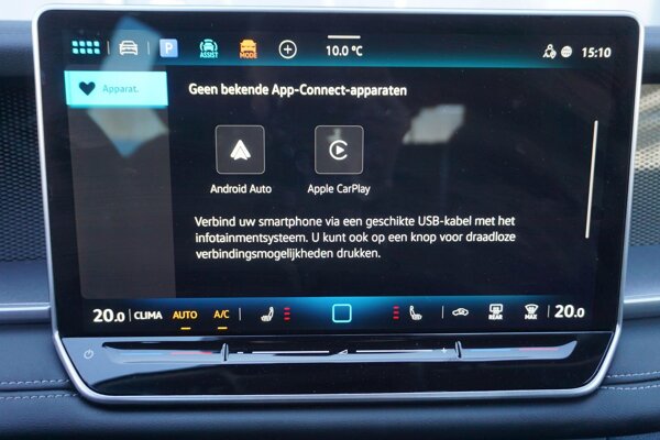Apple Carplay/Android Auto Apple Carplay/Android Auto