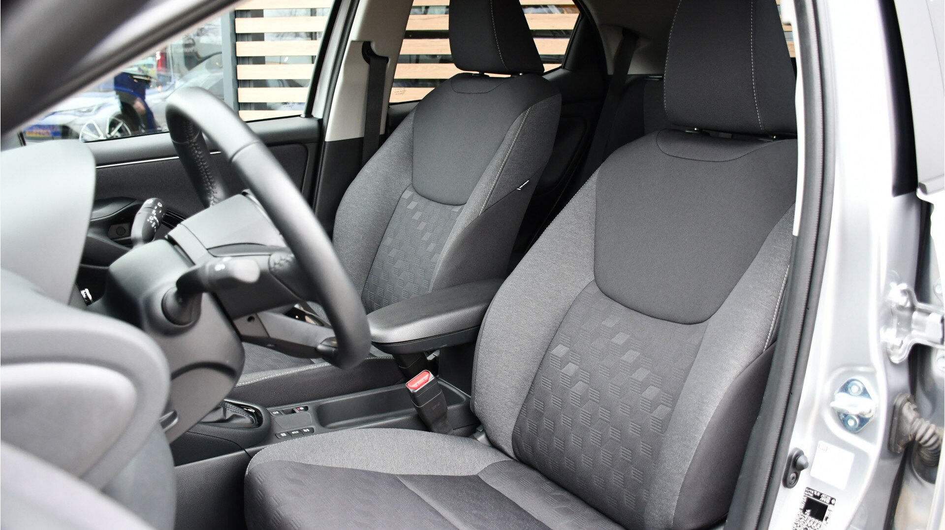 Toyota Yaris 1.5 Hybrid 115 Dynamic Limited 116pk Automaat - Afbeelding 4