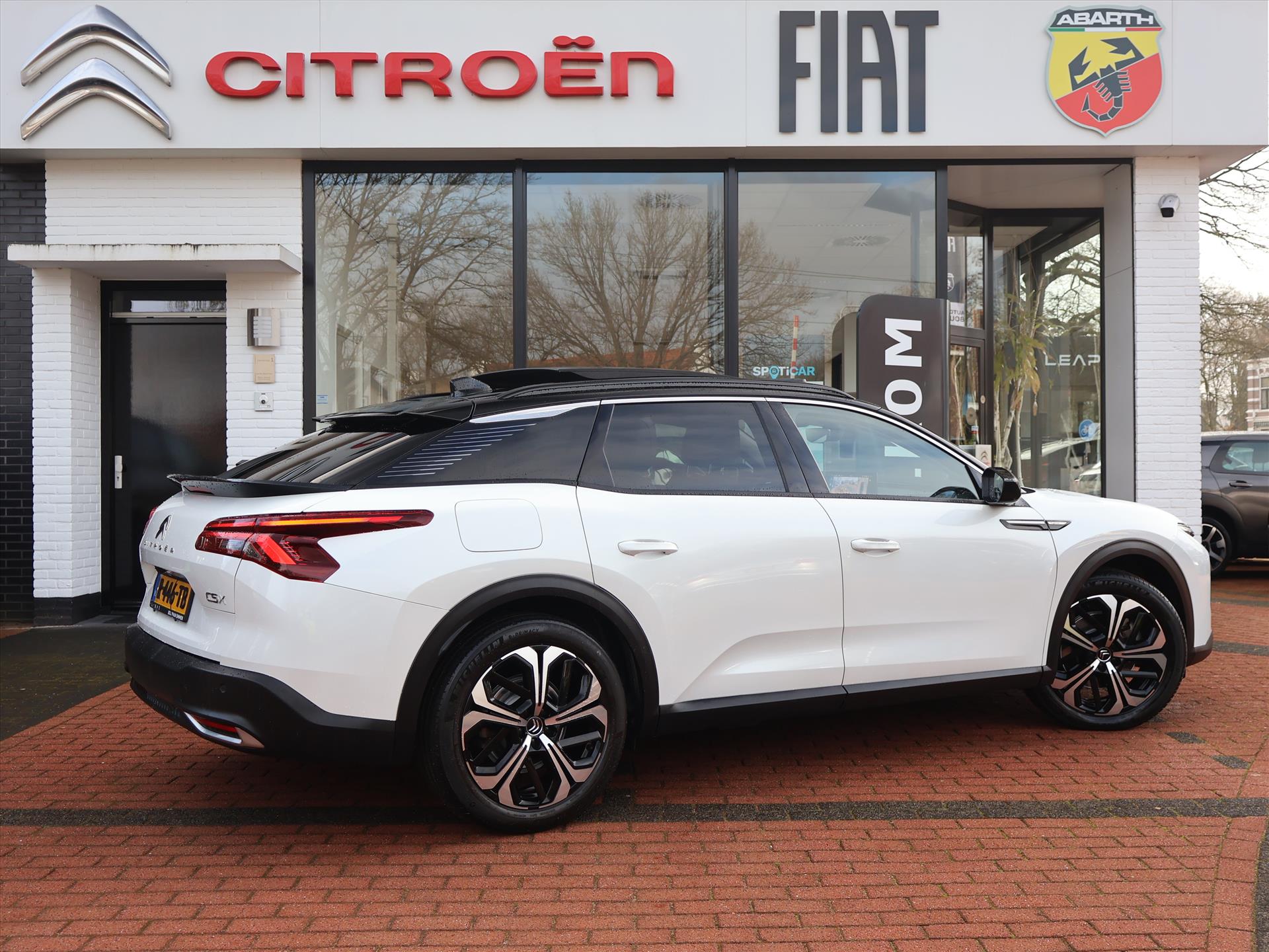 Citroën C5 X Plug-In Hybride 225PK e-EAT8 Automaat Shine, Rijklaarprijs | Panoramadak | Camera | Dakrails | Navigatie - Afbeelding 4