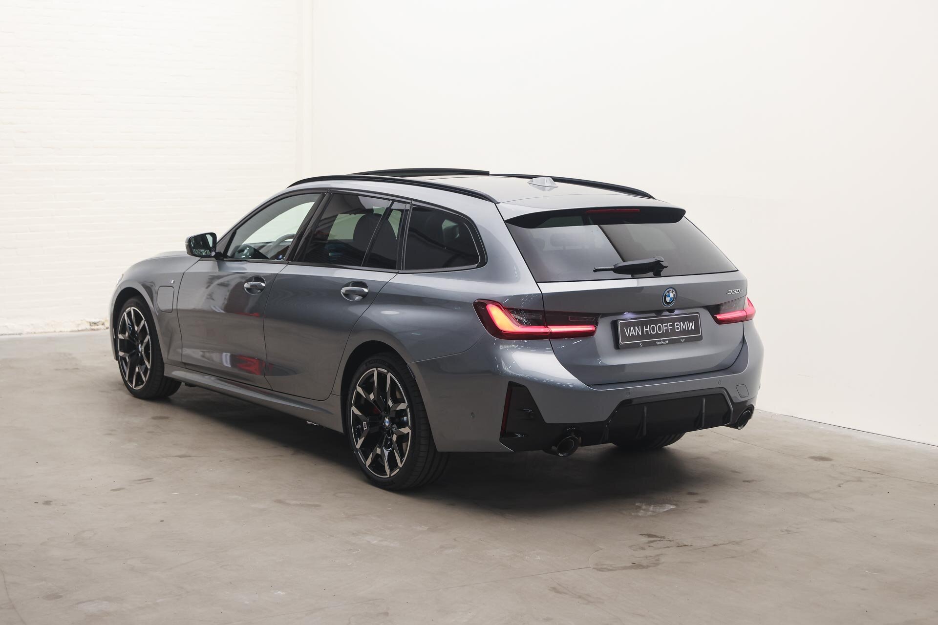 BMW 3 Serie Touring 330e High Executive M Sport Automaat - Afbeelding 2