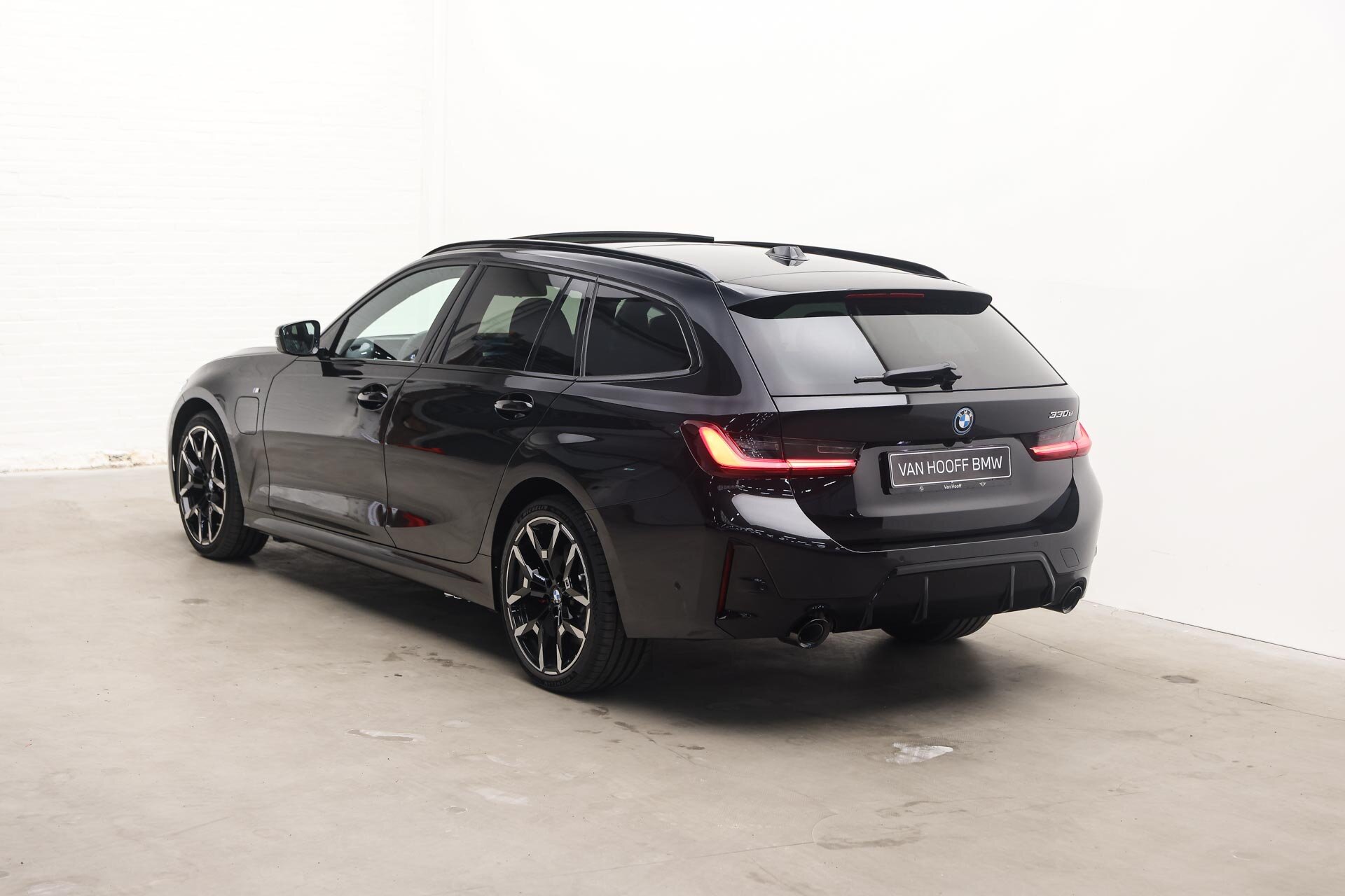 BMW 3 Serie Touring 330e High Executive M Sport Automaat - Afbeelding 2