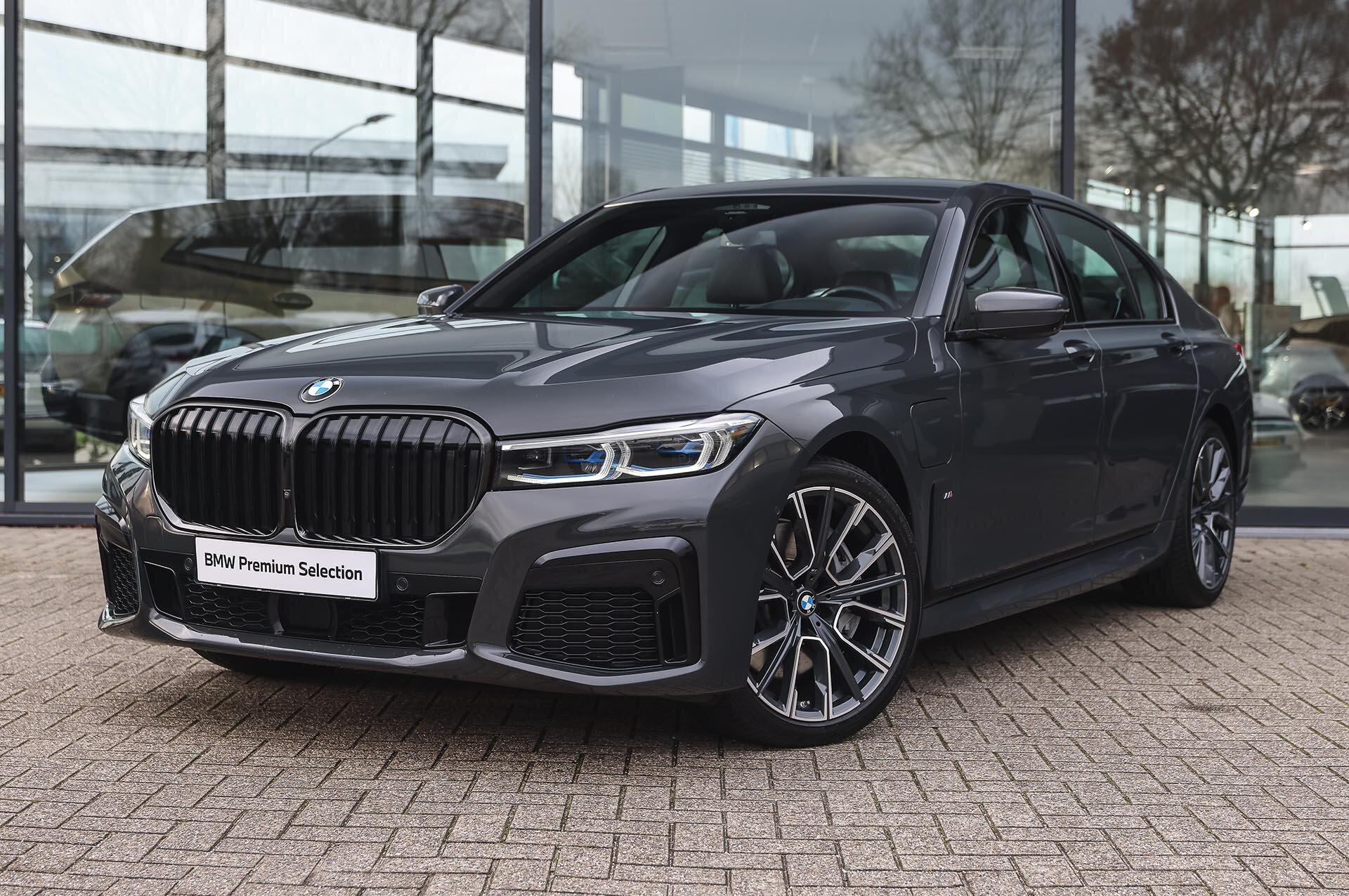 BMW 7 Serie 745e High Executive M Sport Automaat