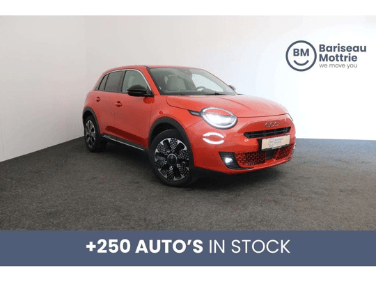 Fiat 600 LA PRIMA HYBRID 136PK *LEDER*DAB*GPS*CAMERA SENSOR v