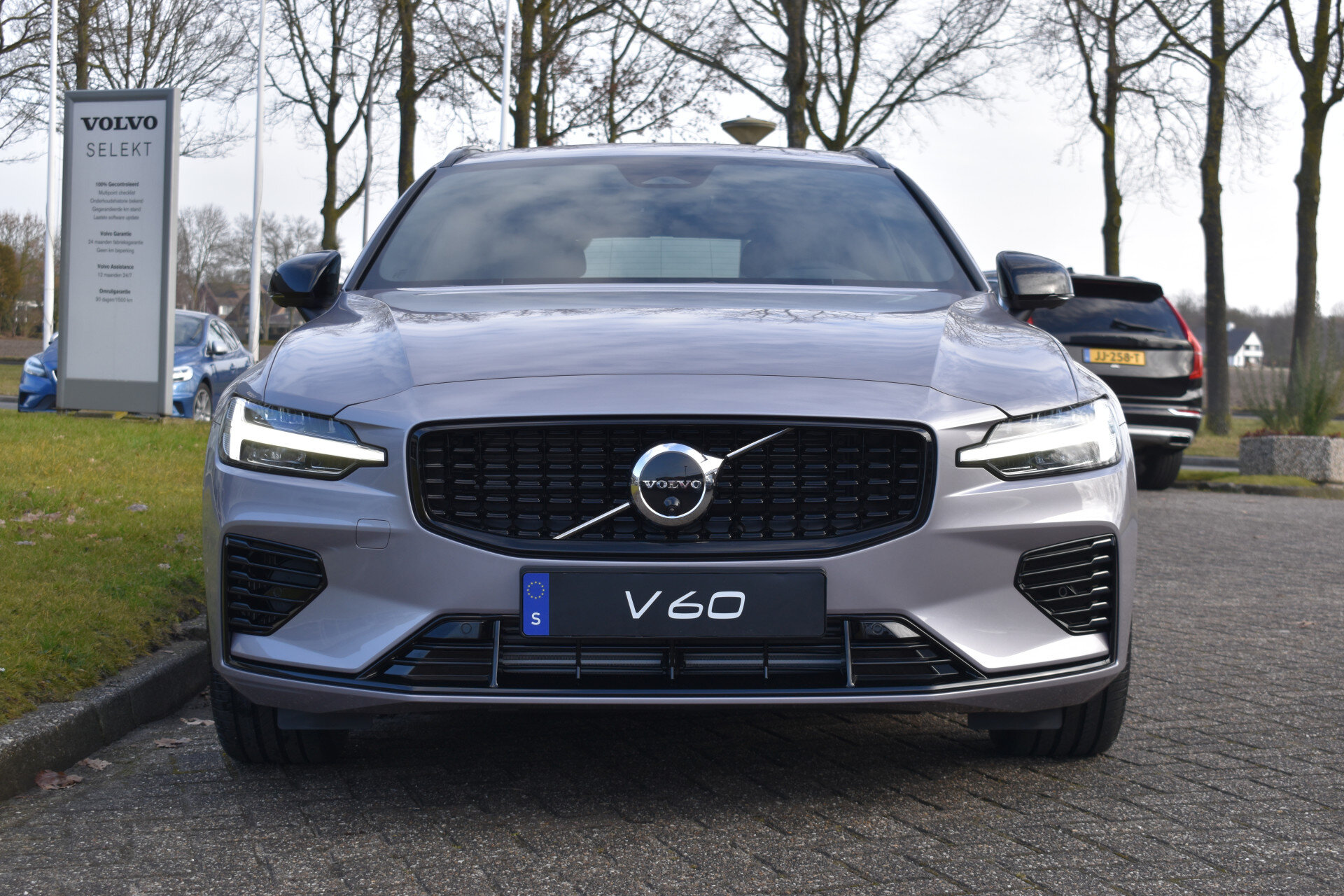 Volvo V60 T6 AWD 350PK Plug-in Hybrid Plus Dark - Afbeelding 2