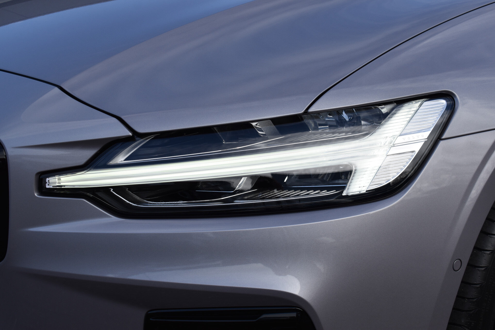 Volvo V60 T6 AWD 350PK Plug-in Hybrid Plus Dark - Afbeelding 3