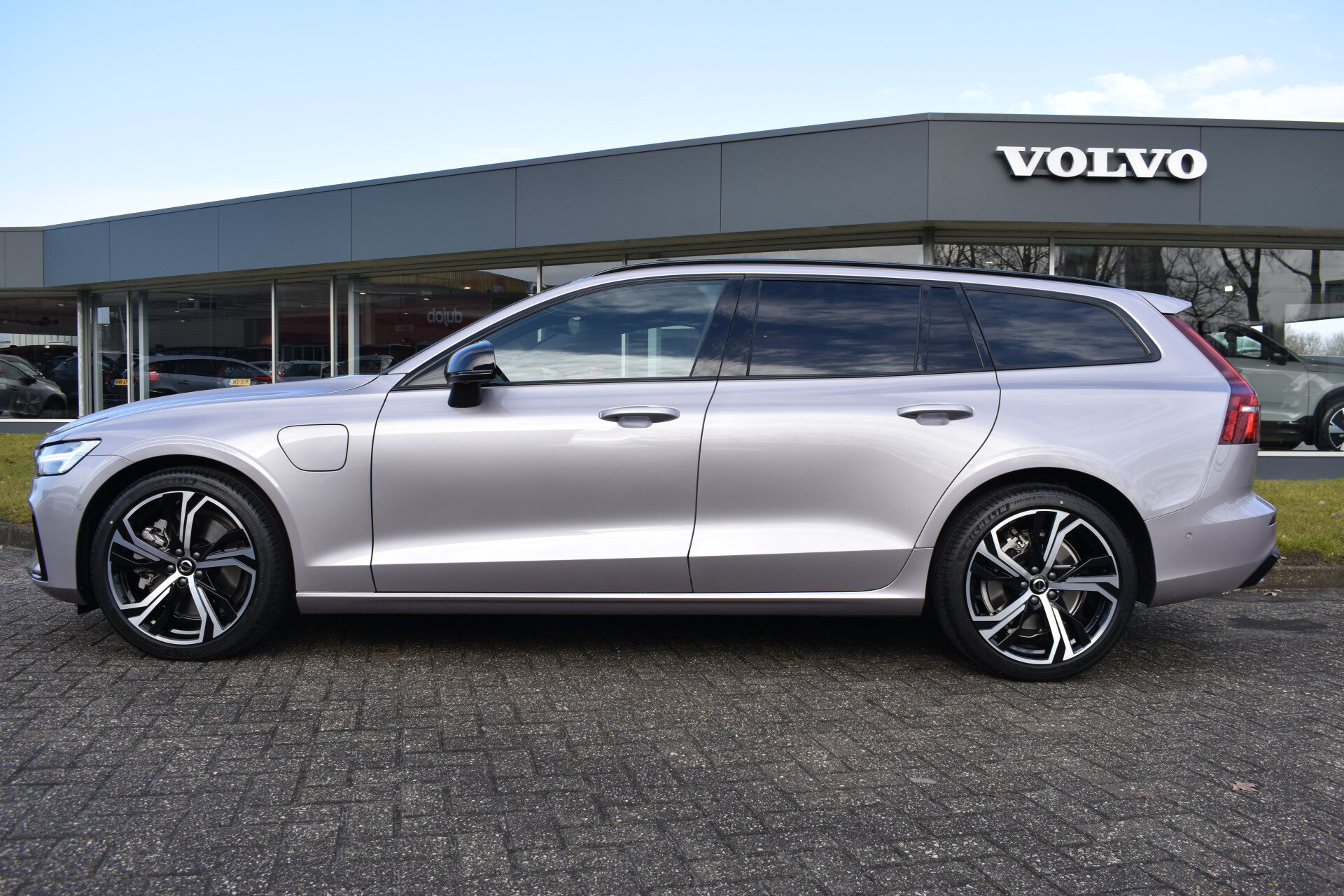 Volvo V60 T6 AWD 350PK Plug-in Hybrid Plus Dark - Afbeelding 5
