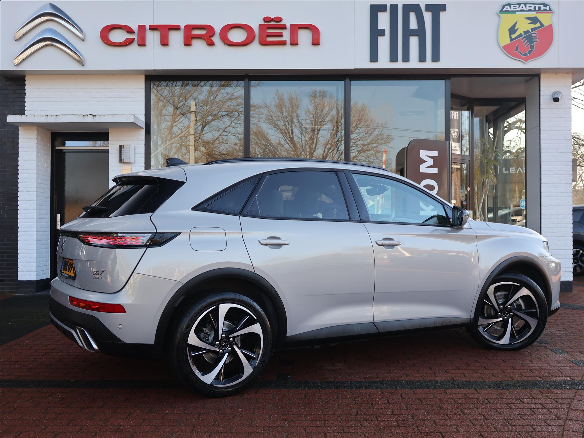 DS DS 7 E-Tense Plug-in Hybride 300PK 4x4 e-EAT8 Automaat Étoile, Rijklaarprijs | Panoramadak | Leder | Focal HiFi | Camera 360 - Afbeelding 4