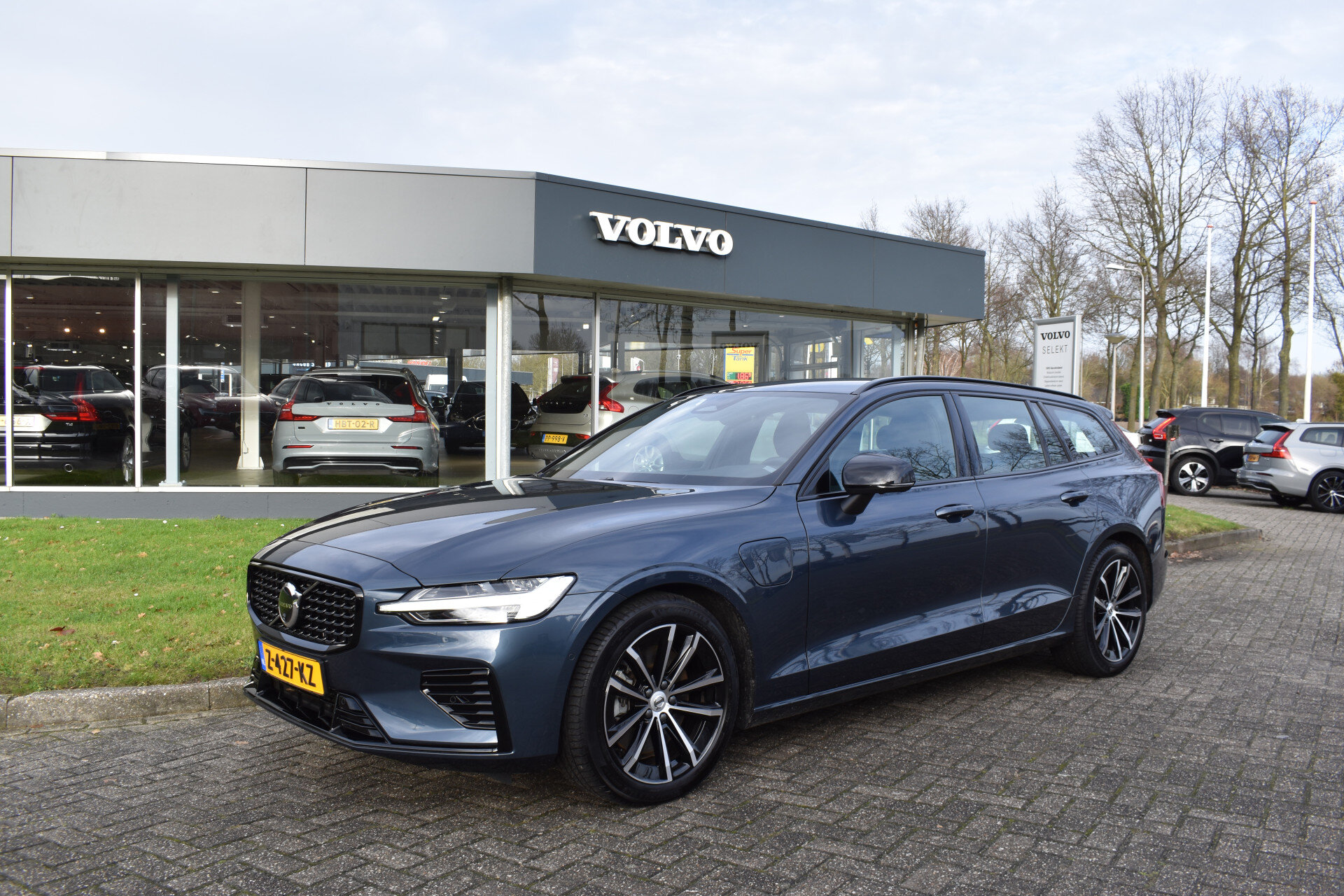 Volvo V60 T6 AWD 350PK Plug-in Hybrid Plus Dark