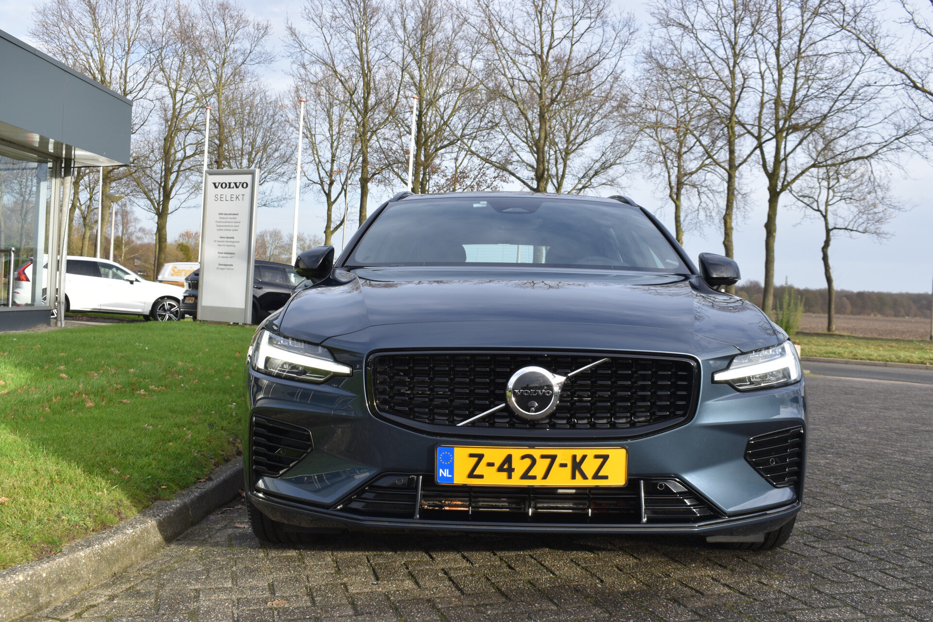 Volvo V60 T6 AWD 350PK Plug-in Hybrid Plus Dark - Afbeelding 3