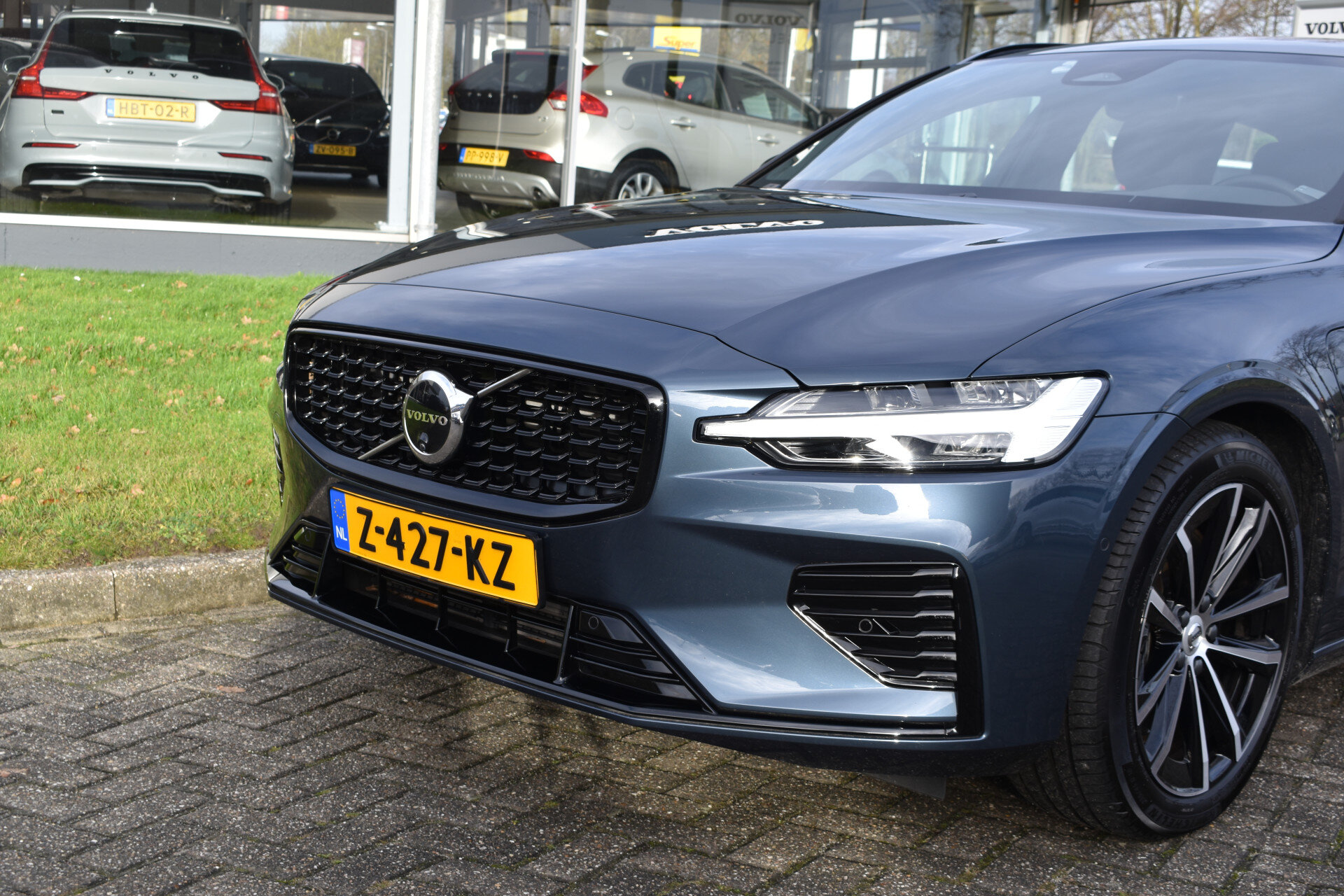 Volvo V60 T6 AWD 350PK Plug-in Hybrid Plus Dark - Afbeelding 4