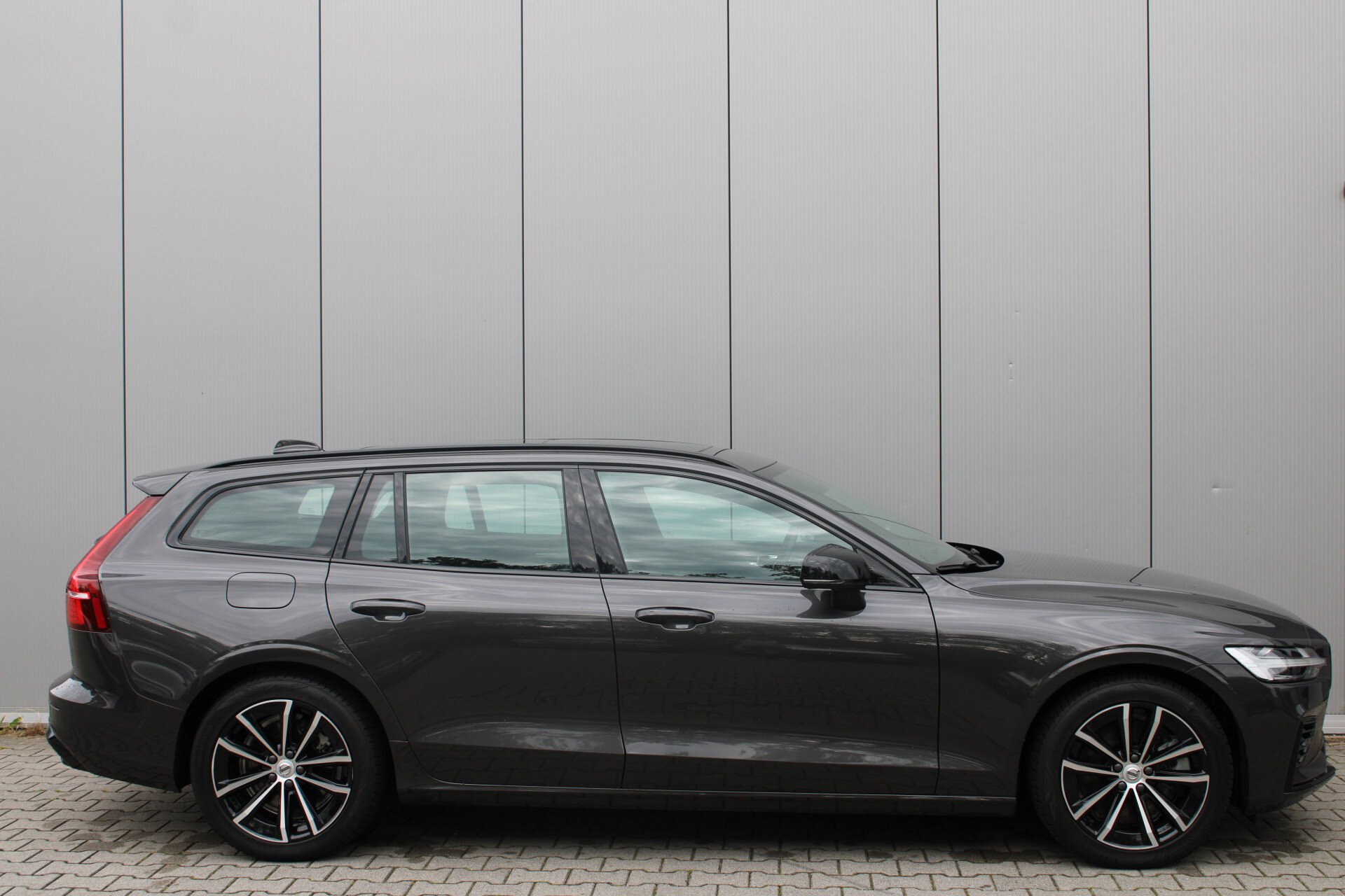 Volvo V60 T6 Plug-in hybrid AWD Plus Dark - Afbeelding 3