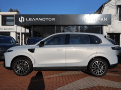 Leapmotor B10 EV 56,2 kWh 218PK Life Pro, Rijklaarprijs | NIEUW | Panoramadak | Navigatie | Camera | Adaptieve Cruise Control - Afbeelding 2