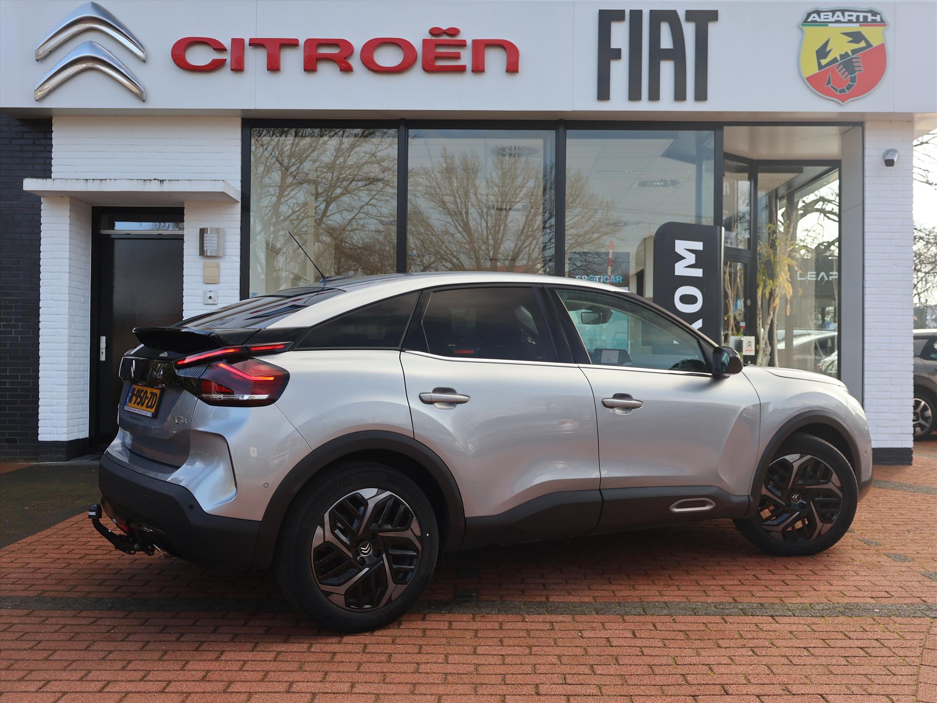 Citroën C4 PureTech 130PK S&S EAT8 Automaat Shine, Rijklaarprijs | Adaptieve Cruise | Camera | HUD | Trekhaak - Afbeelding 4