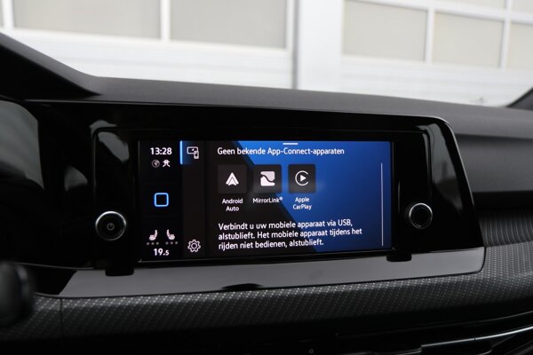 Apple Carplay/Android Auto Apple Carplay/Android Auto