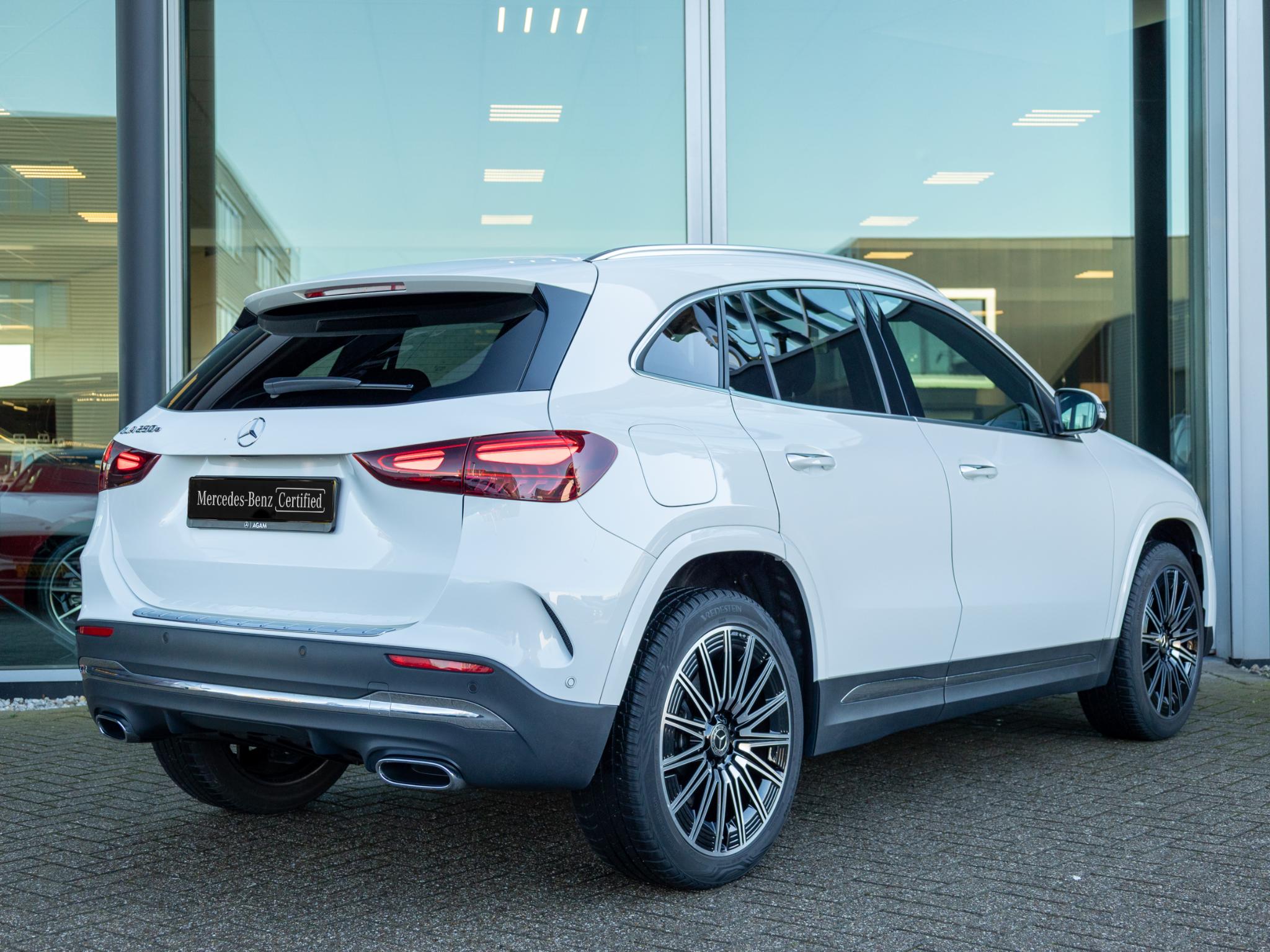 Mercedes-Benz GLA 250 e Star Edition AMG Line - Afbeelding 2