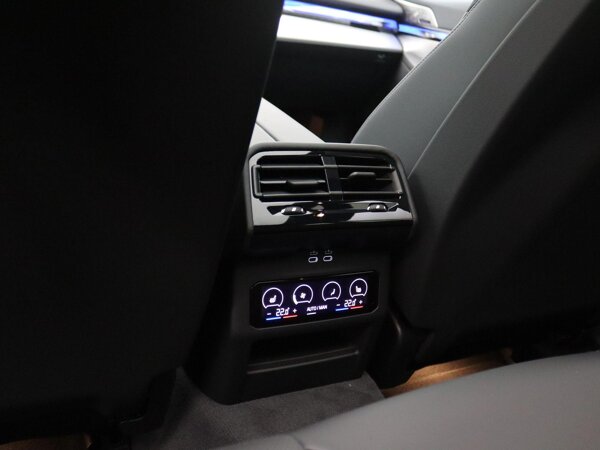 Elektrisch verwarmde voor- en achterstoelen