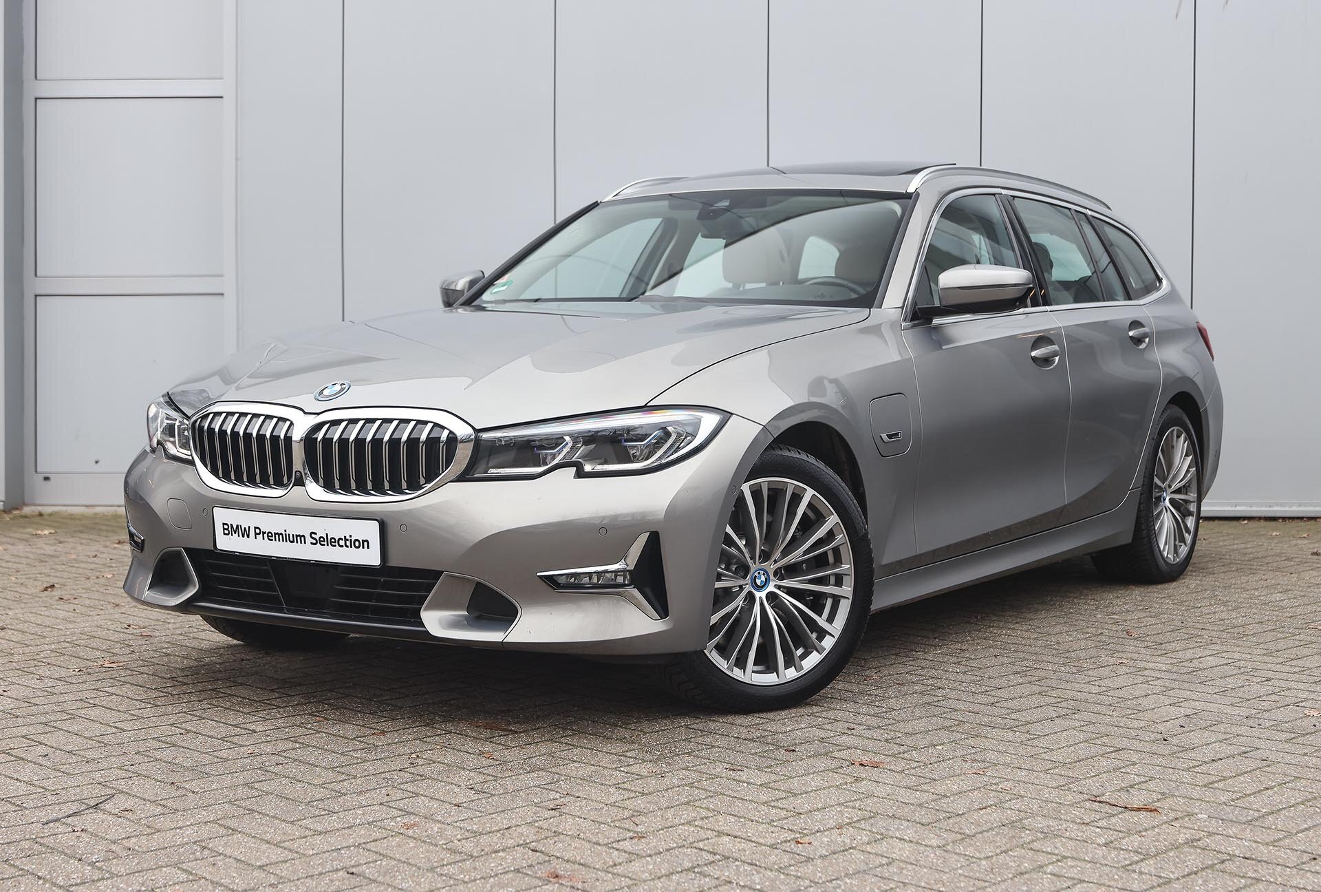 BMW 3 Serie Touring 330e High Executive Luxury Line Automaat
