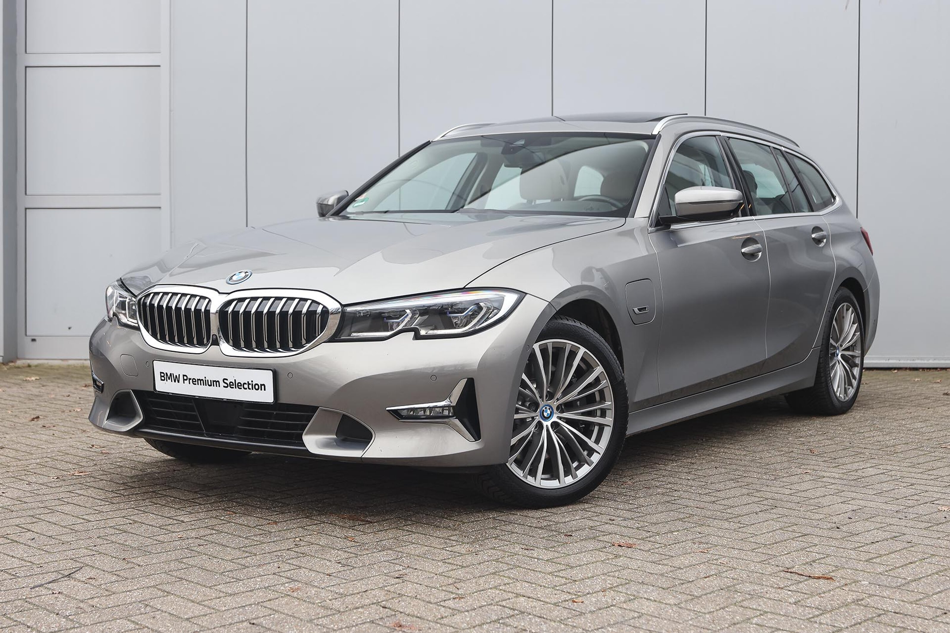 BMW 3 Serie Touring 330e High Executive Luxury Line Automaat