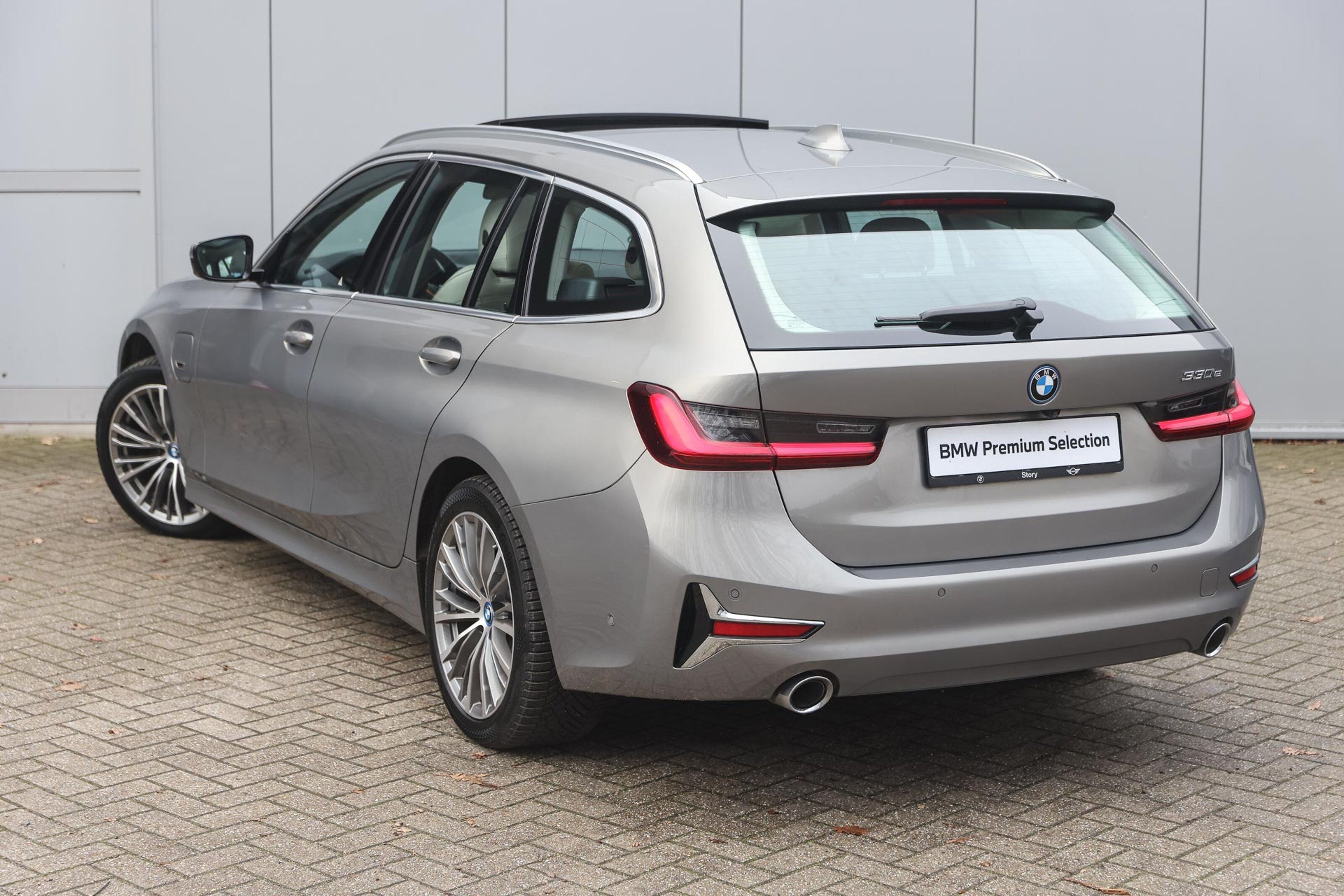 BMW 3 Serie Touring 330e High Executive Luxury Line Automaat