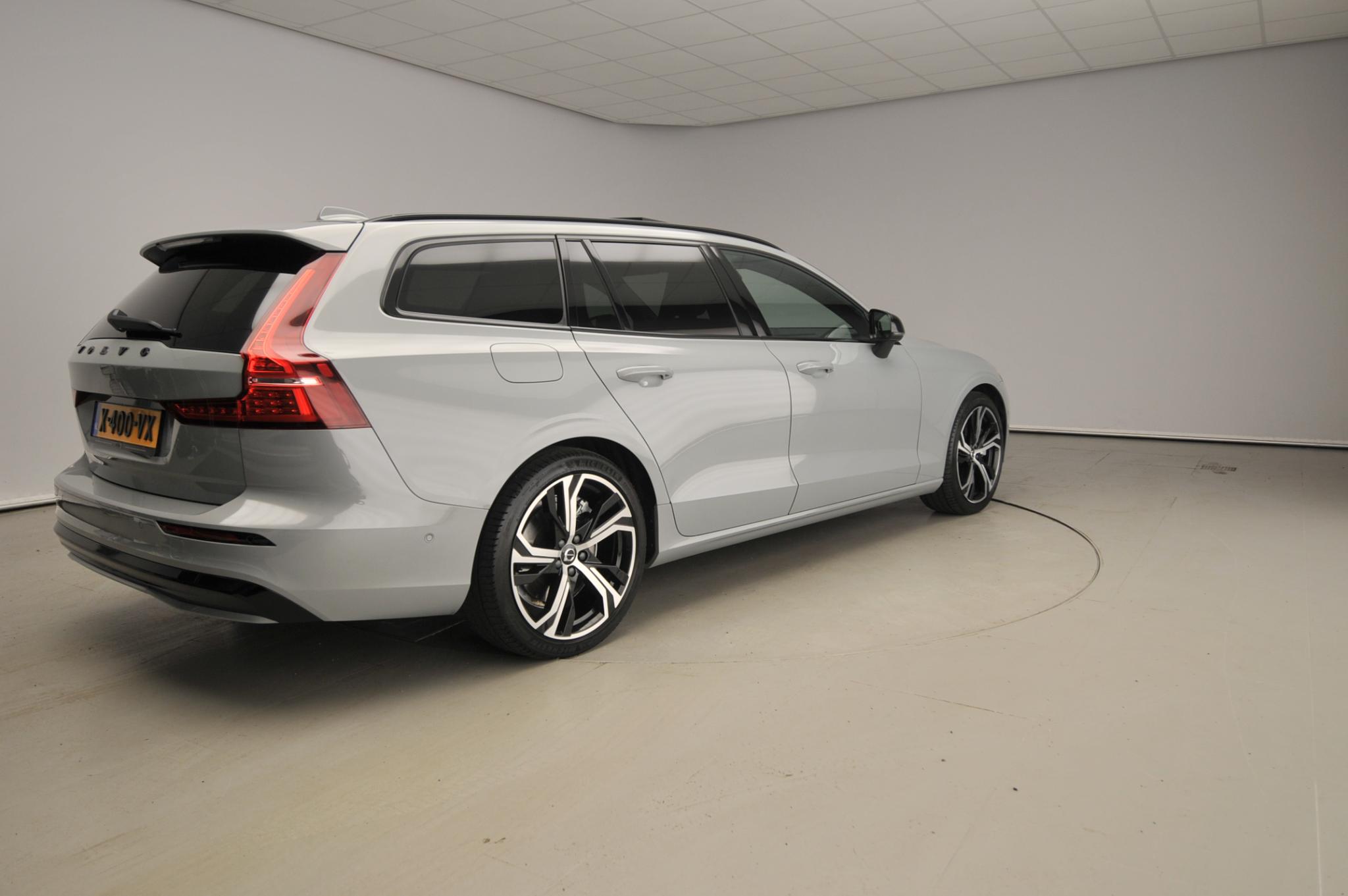 Volvo V60 2.0 T6 Plug-in hybrid AWD Ultimate Dark - Afbeelding 2