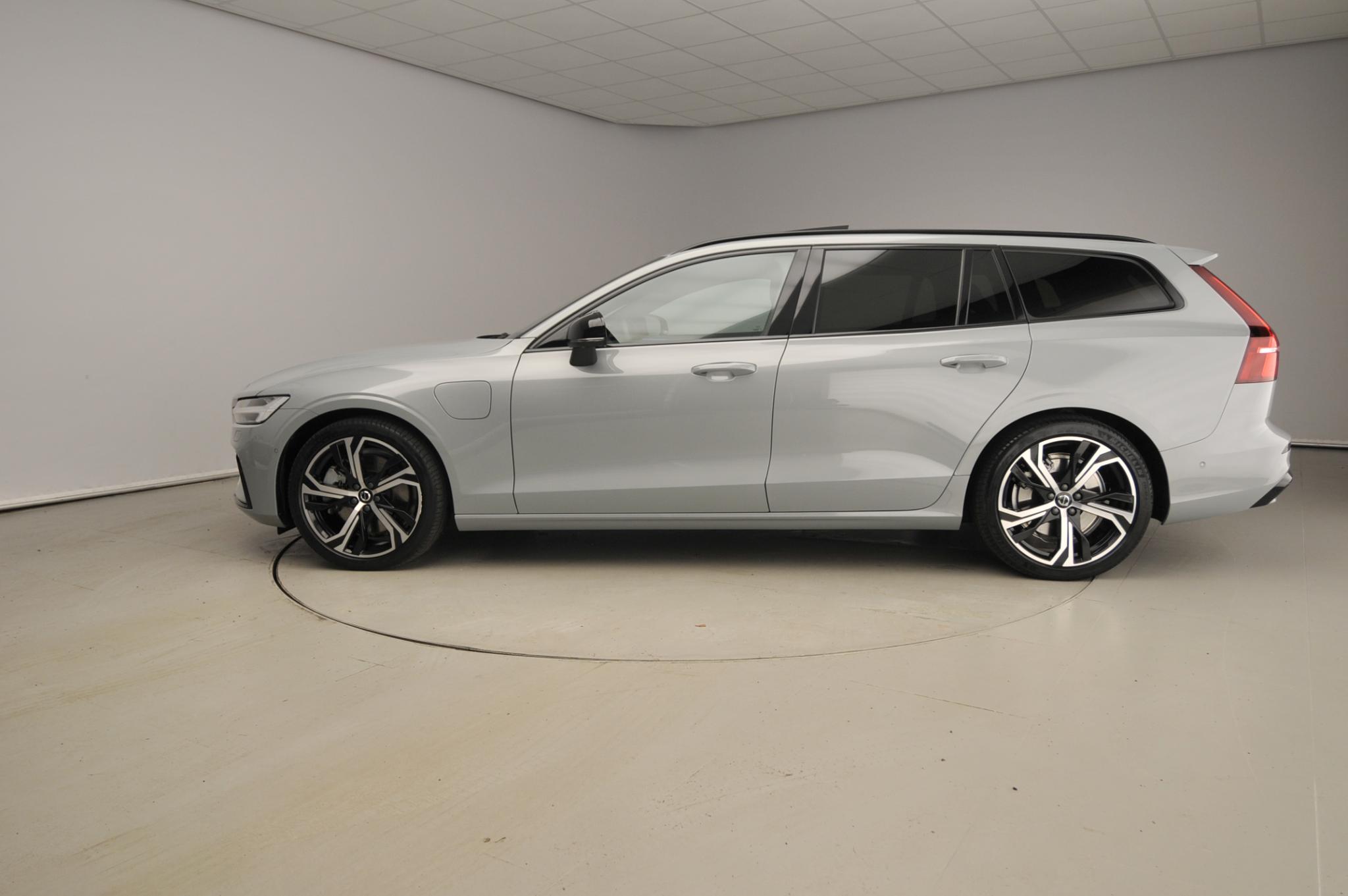 Volvo V60 2.0 T6 Plug-in hybrid AWD Ultimate Dark - Afbeelding 4