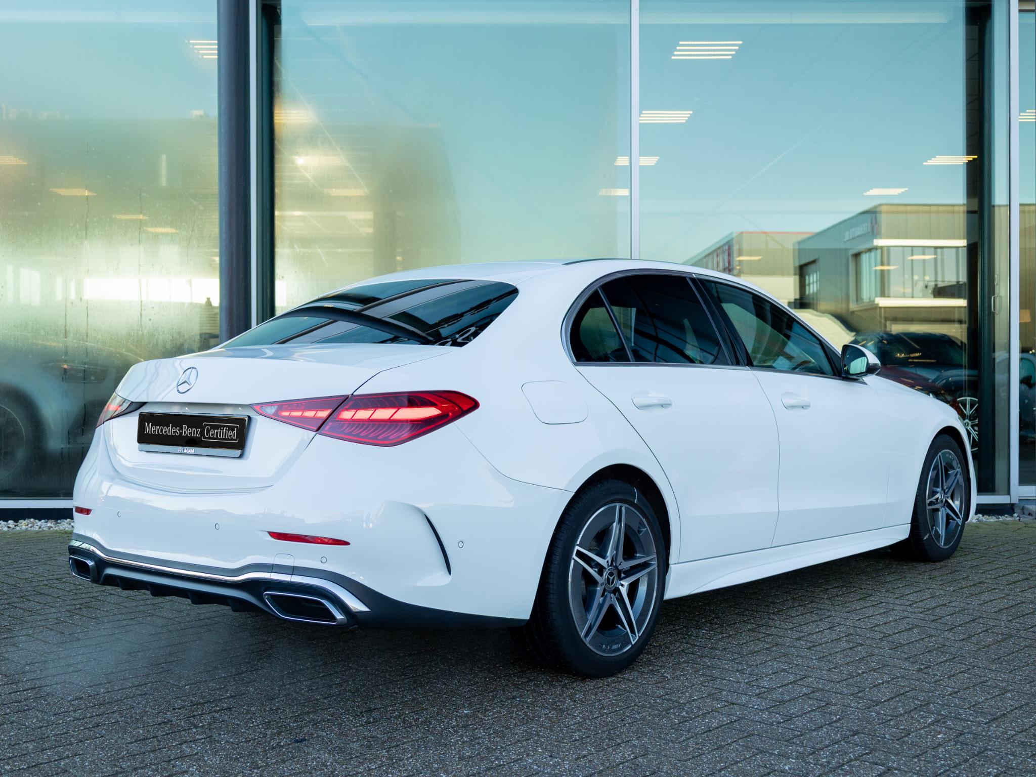 Mercedes-Benz C-Klasse Limousine 180 AMG Line - Afbeelding 2