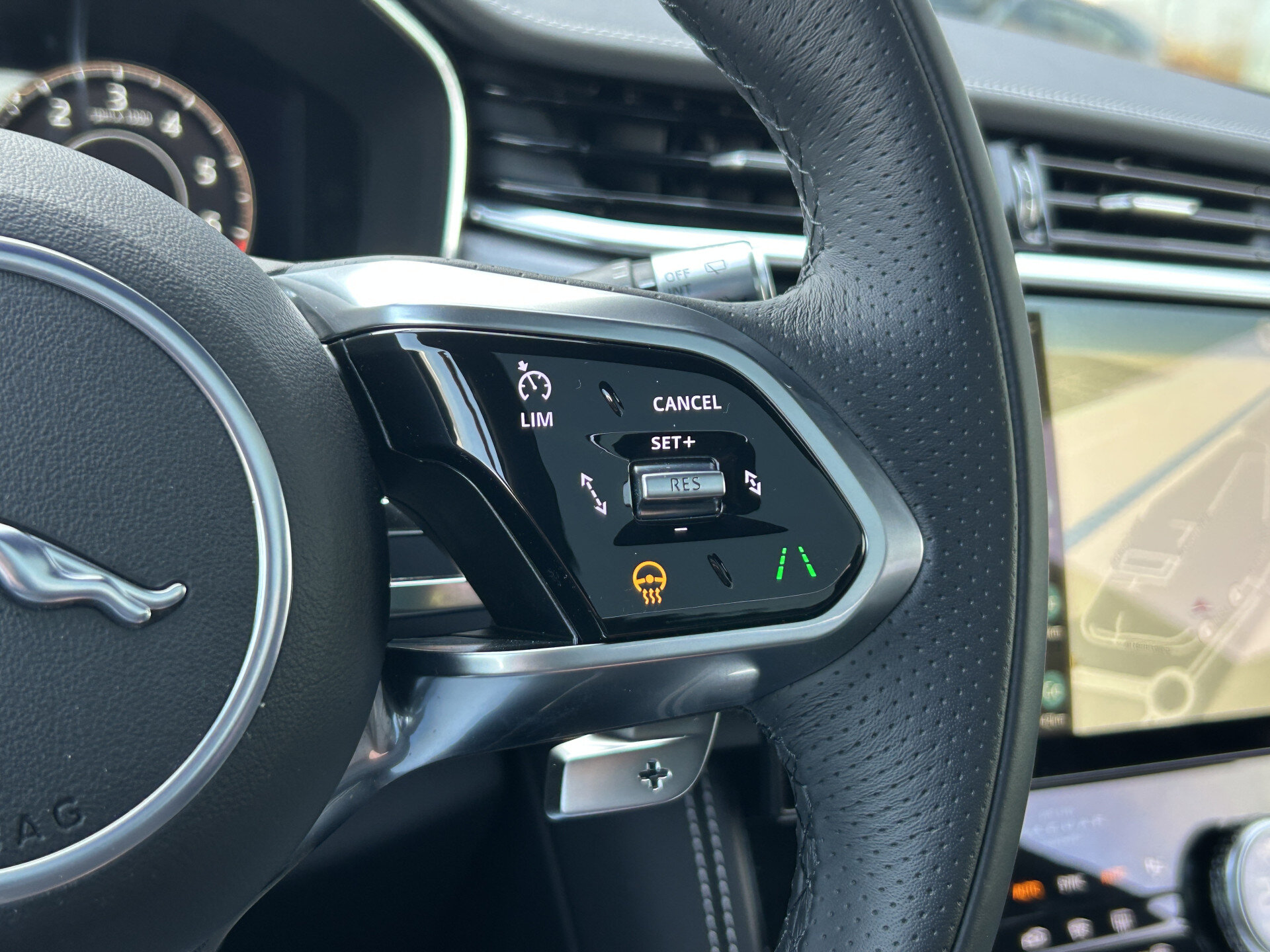 Jaguar F-PACE P400e 404pk AWD R-Dynamic SE - Afbeelding 4