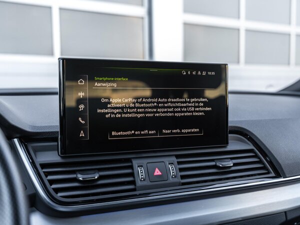 Apple Carplay/Android Auto Apple Carplay/Android Auto