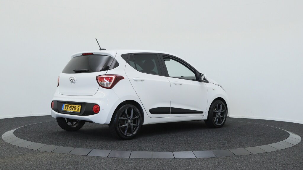 Hyundai i10 1.0i Comfort | Navigatie | 15 inch velgen | - Afbeelding 2