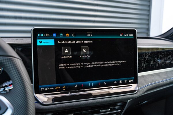 Apple Carplay/Android Auto Apple Carplay/Android Auto