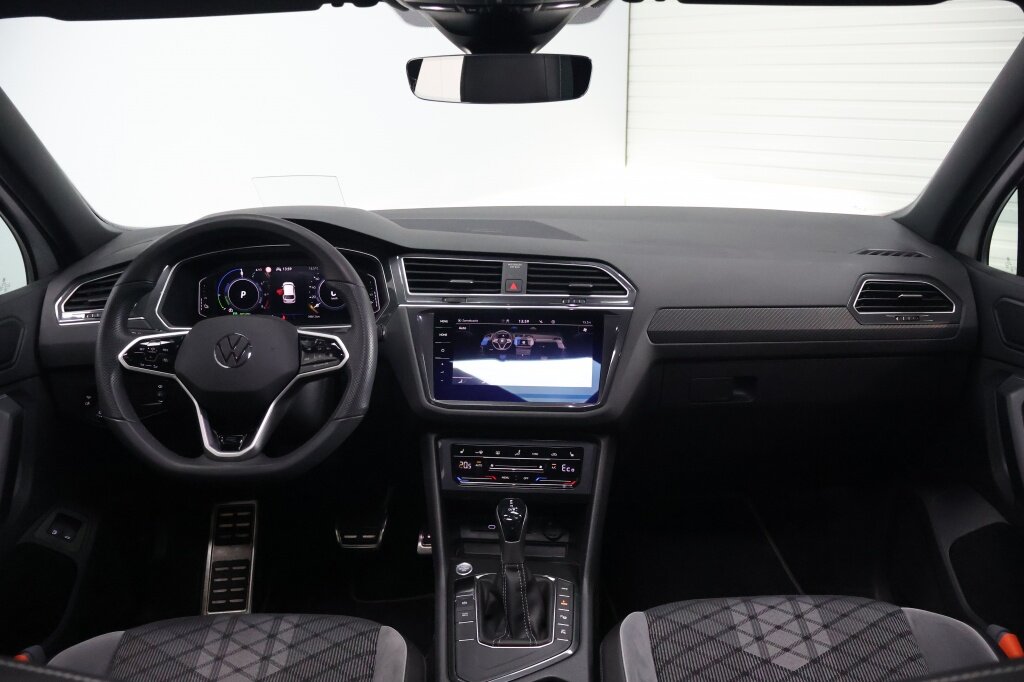 Volkswagen Tiguan 1.4 TSI eHybrid R Business+ | Panoramdak | Trekhaak | Head Up - Afbeelding 2