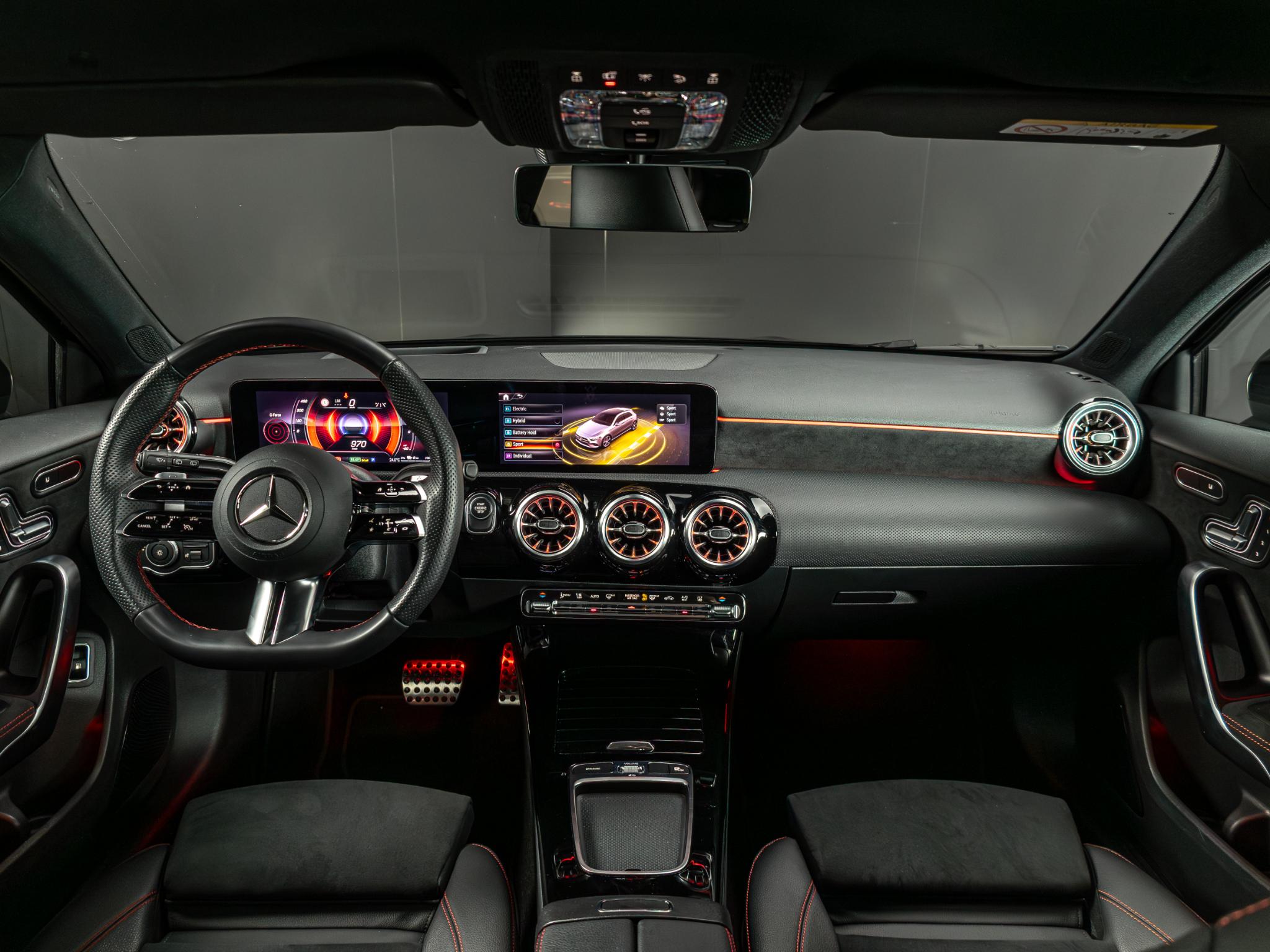 Mercedes-Benz A-Klasse Hatchback 250 e AMG Line - Afbeelding 3