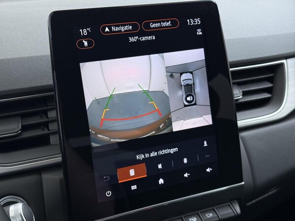 Parkeersensoren achter met achteruitrijcamera en sonische weergave