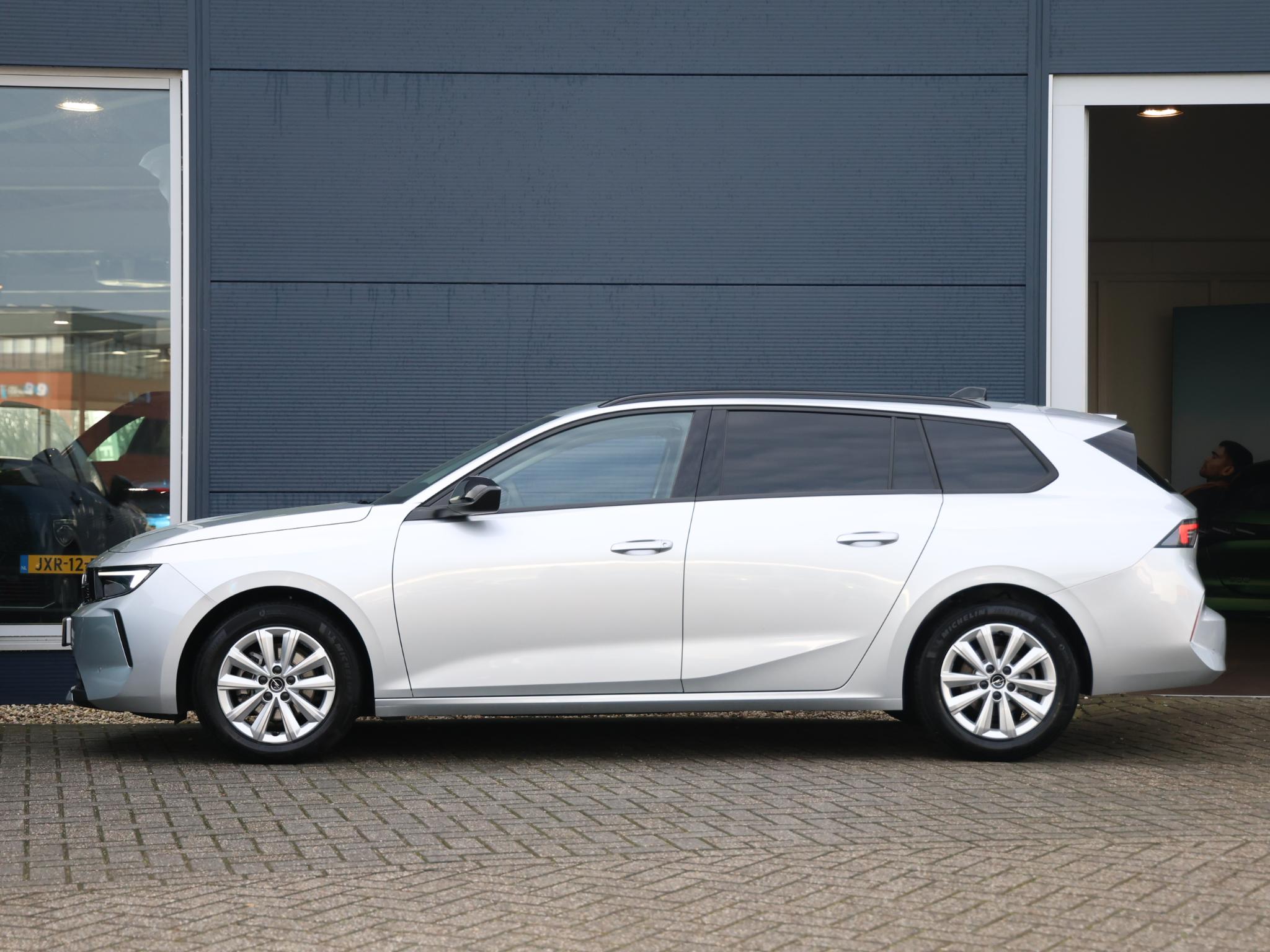 Opel Astra Sports Tourer 1.2 110pk Business Edition - Afbeelding 2