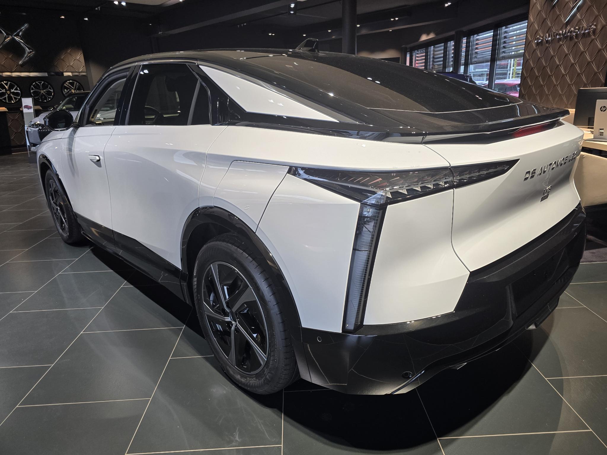 DS  No 8 AWD Long Range Étoile Absolute Comfort 97 kWh - Afbeelding 2