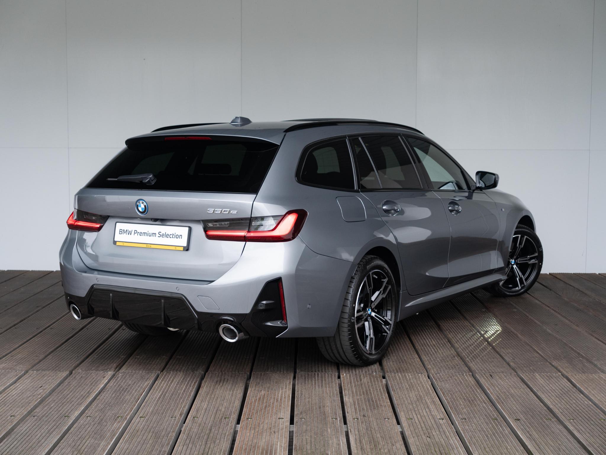 BMW 3 Serie Touring 330e - Afbeelding 2