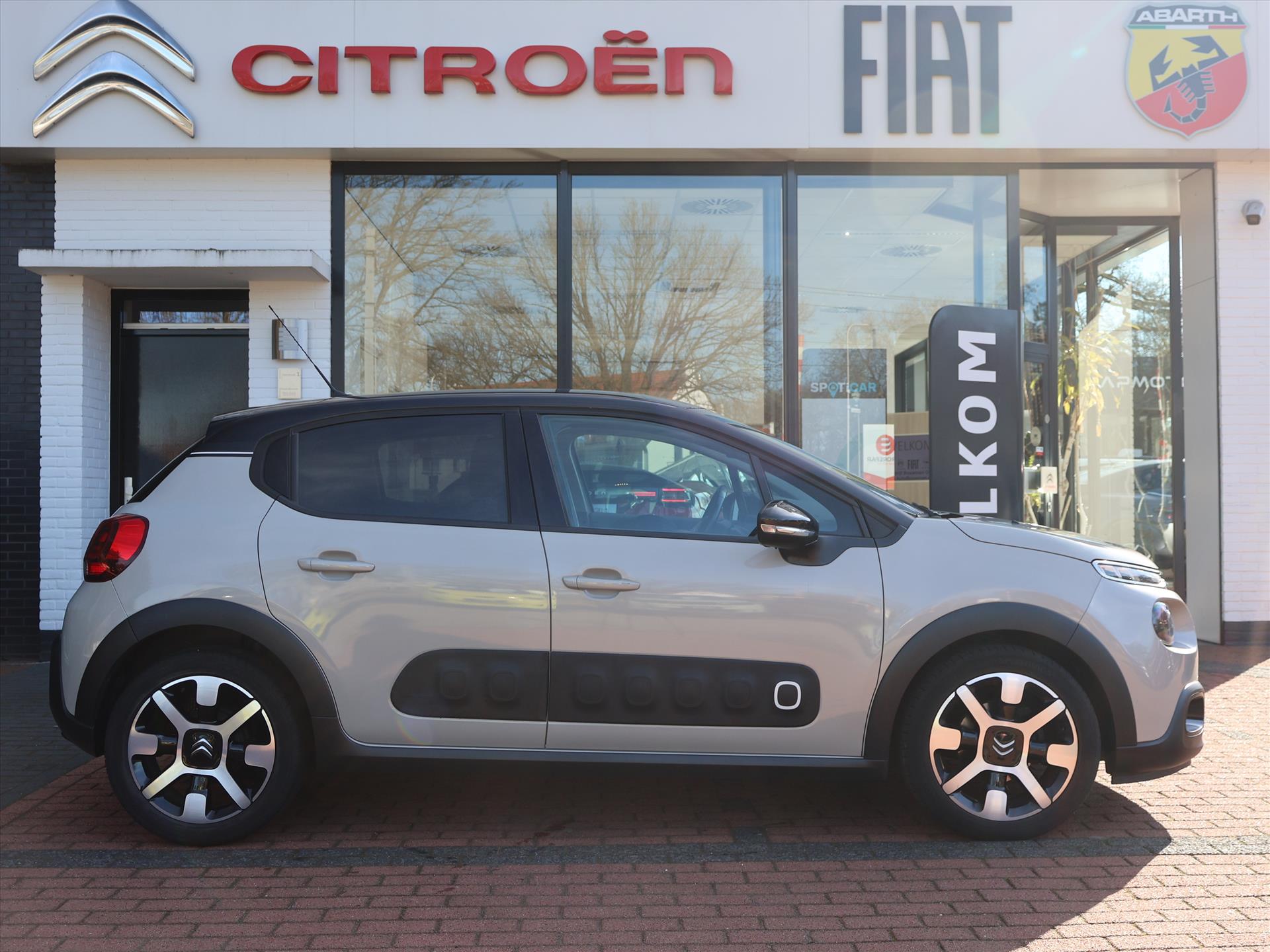 Citroën C3 PureTech 82PK Shine, Rijklaarprijs | Navigatie | Camera | Trekhaak | Parkeersensoren - Afbeelding 3