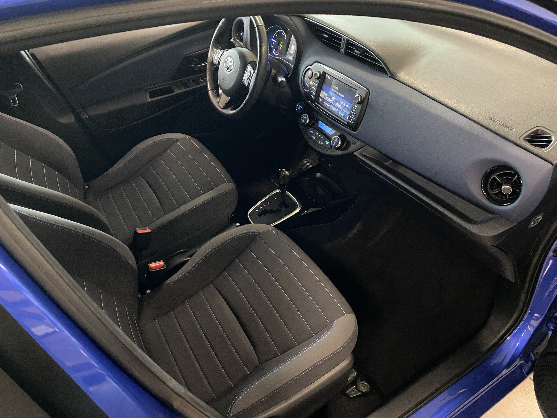 Toyota Yaris 1.5 Hybrid Bi-Tone - Afbeelding 5