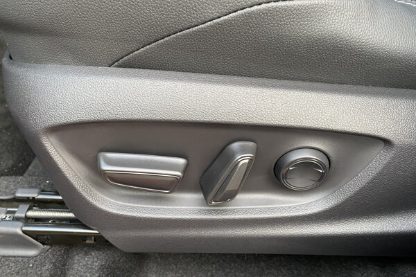 Elektrisch verstelbare bestuurdersstoel