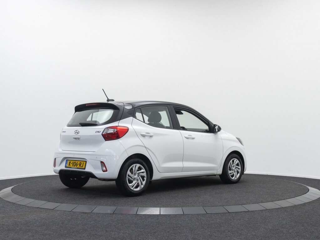 Hyundai i10 1.0 Comfort | Stoelverwarming | Navigatie via App | PDC Achter - Afbeelding 2