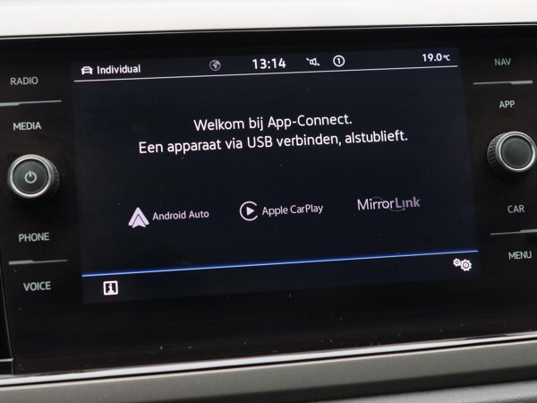 Apple Carplay/Android Auto Apple Carplay/Android Auto