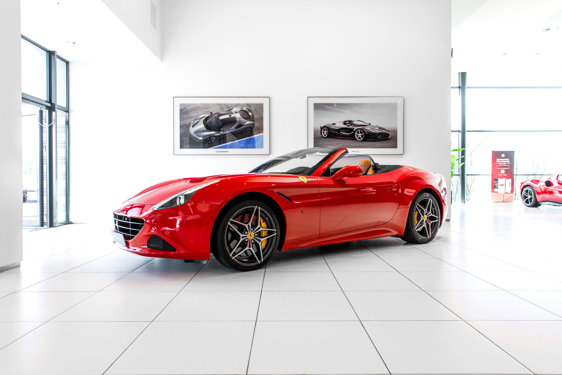 Ferrari California T ~Ferrari Munsterhuis - Afbeelding 2