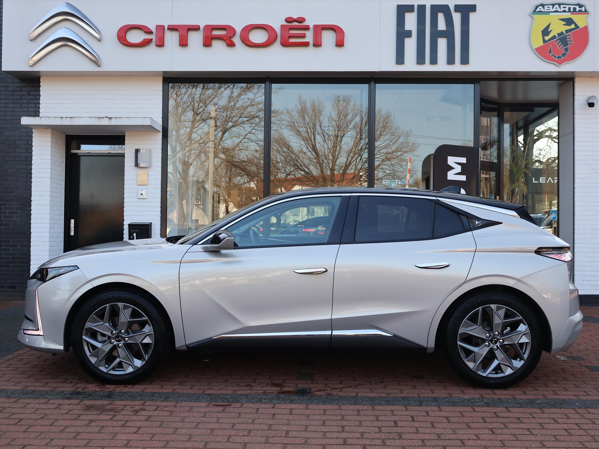 DS DS 4 Hybride 145PK e-DCS6 Automaat Pallas, Rijklaarprijs | Navigatie | Trekhaak afn. | Adaptieve Cruise Control - Afbeelding 2