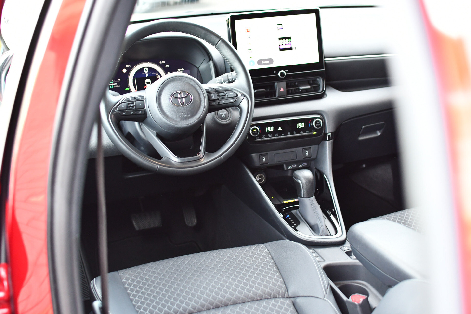 Toyota Yaris 1.5 Hybrid 130 Executive Automaat 130pk - Afbeelding 2