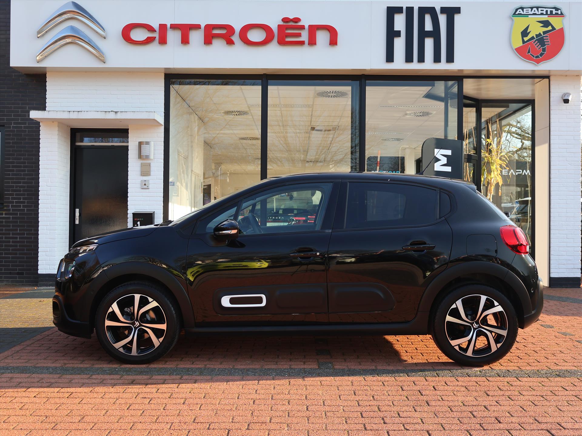 Citroën C3 1.2 PureTech 83pk S&S Feel Edition, Rijklaarprijs | Navigatie | Camera | DAB+ | 17 inch lichtmetalen wielen - Afbeelding 2